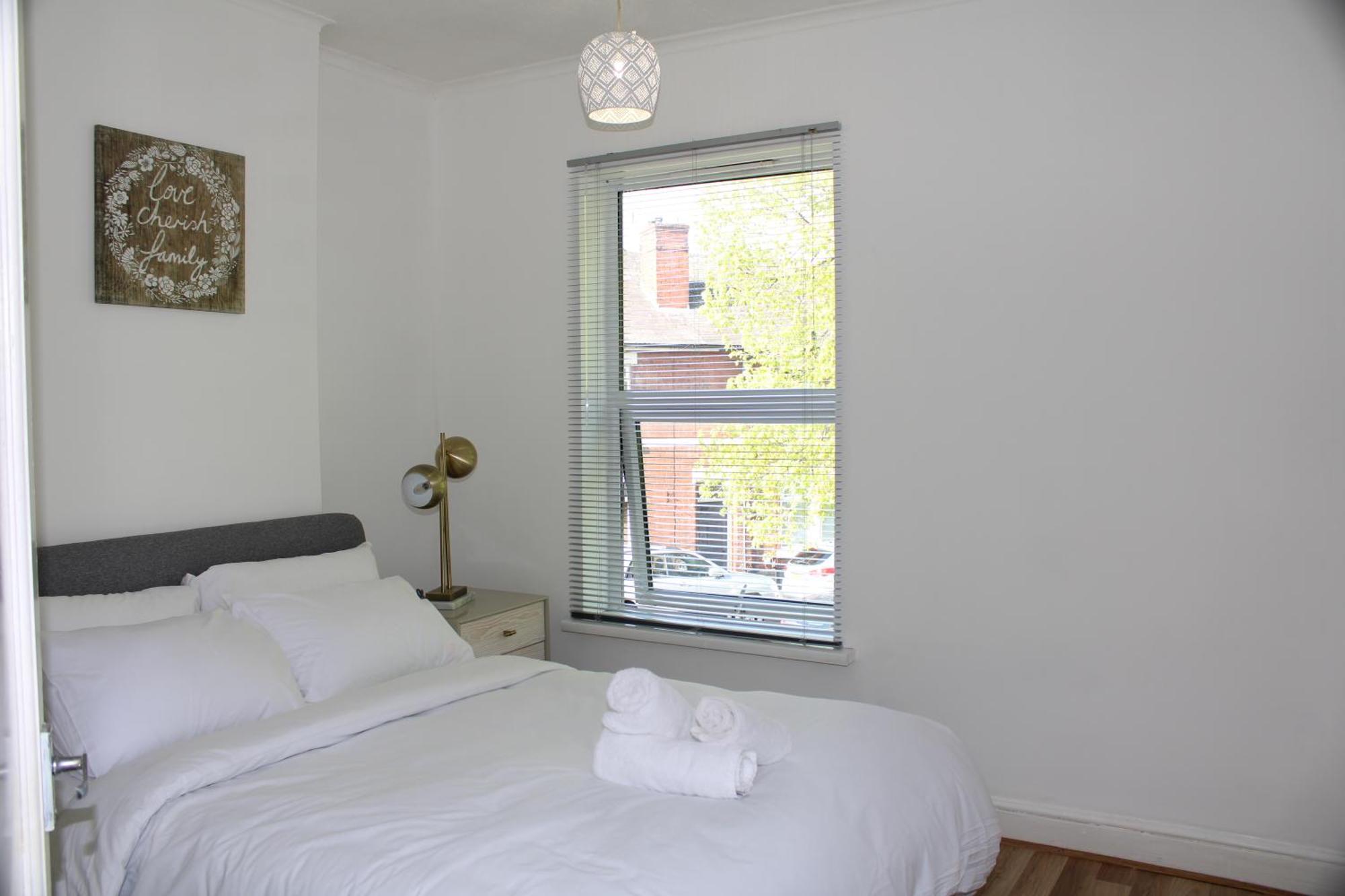 F2S Serviced Apartments 2Bedroom Terrace House With Free Wifi Netflix Suitable For Contractors Walking Distance To Train Station Derby Zewnętrze zdjęcie