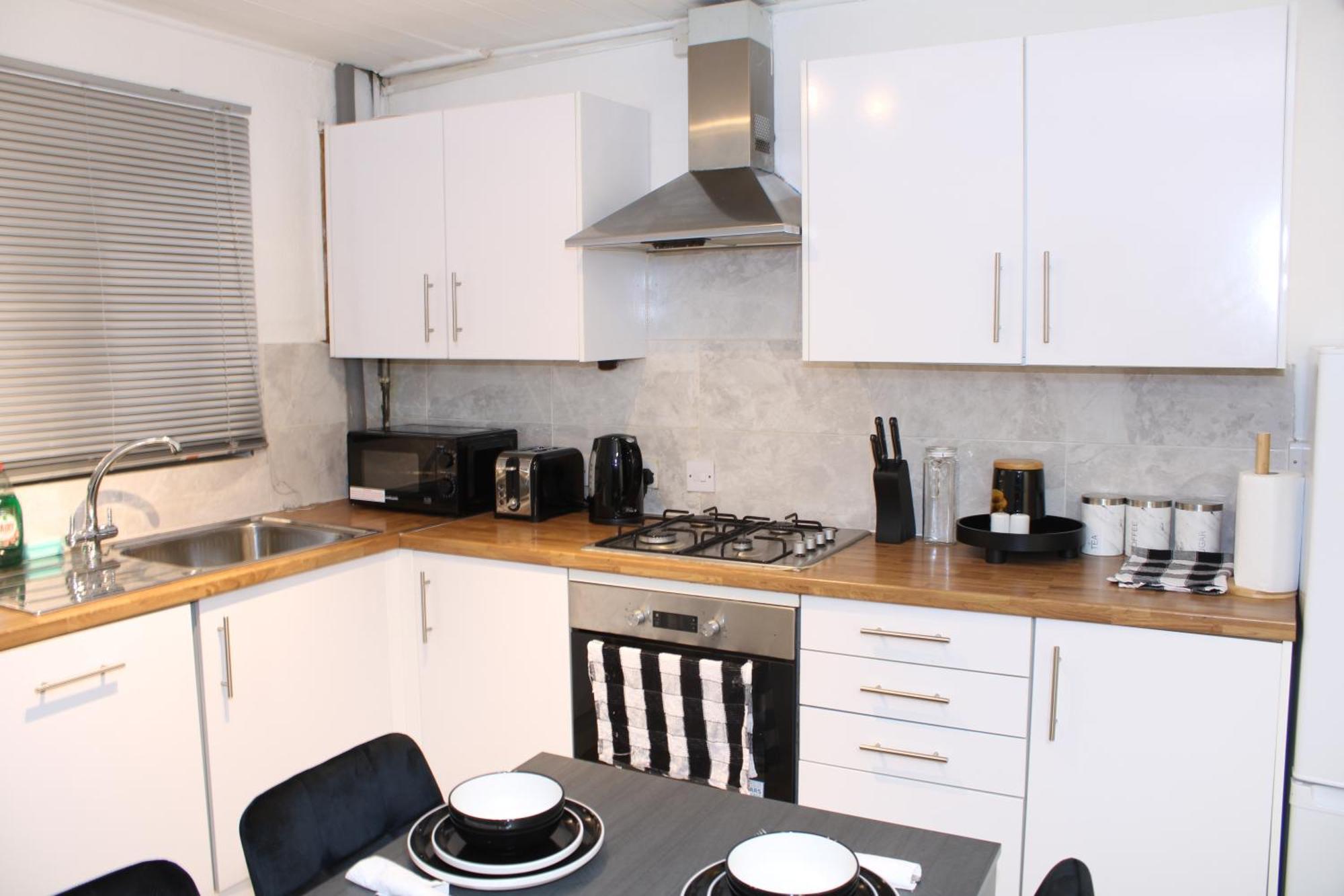 F2S Serviced Apartments 2Bedroom Terrace House With Free Wifi Netflix Suitable For Contractors Walking Distance To Train Station Derby Zewnętrze zdjęcie