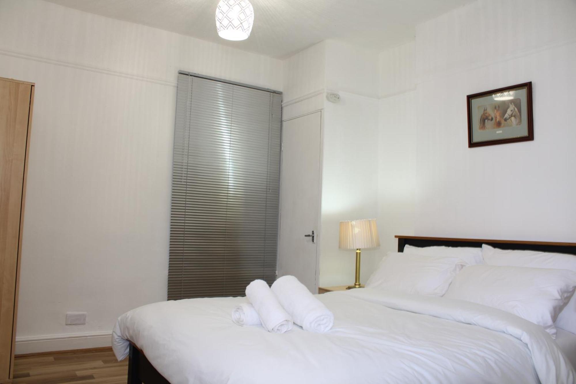 F2S Serviced Apartments 2Bedroom Terrace House With Free Wifi Netflix Suitable For Contractors Walking Distance To Train Station Derby Zewnętrze zdjęcie