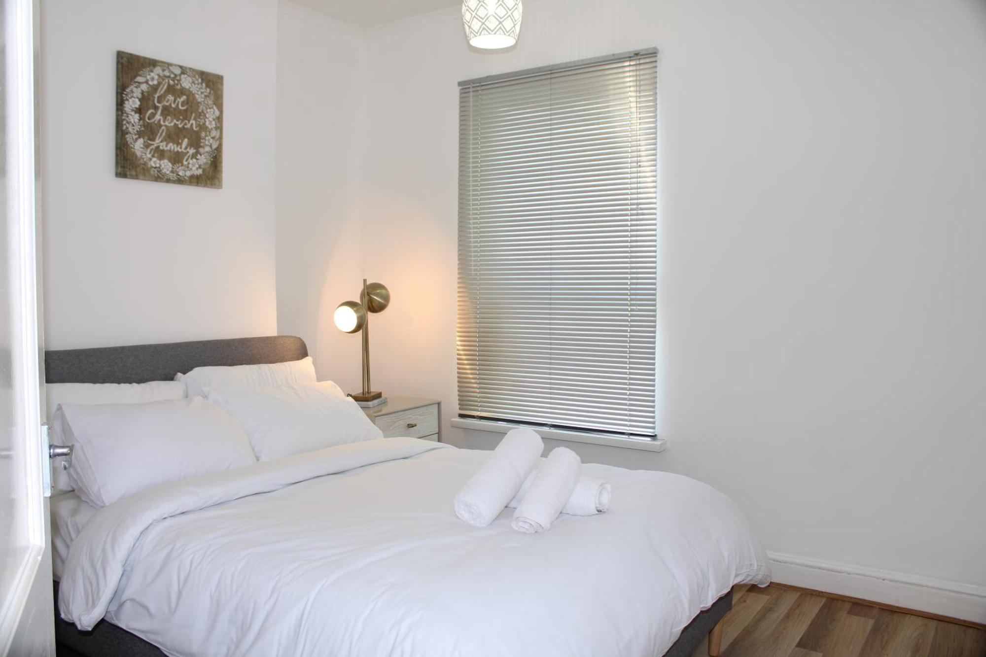 F2S Serviced Apartments 2Bedroom Terrace House With Free Wifi Netflix Suitable For Contractors Walking Distance To Train Station Derby Zewnętrze zdjęcie