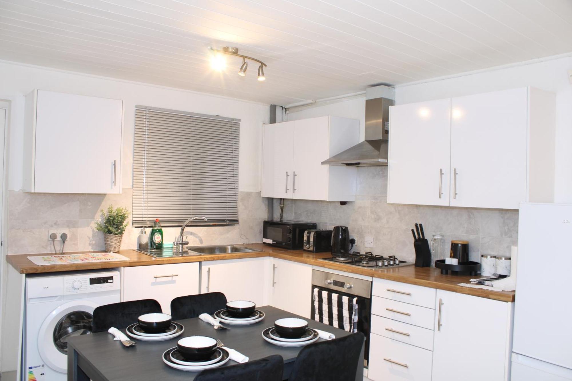 F2S Serviced Apartments 2Bedroom Terrace House With Free Wifi Netflix Suitable For Contractors Walking Distance To Train Station Derby Zewnętrze zdjęcie