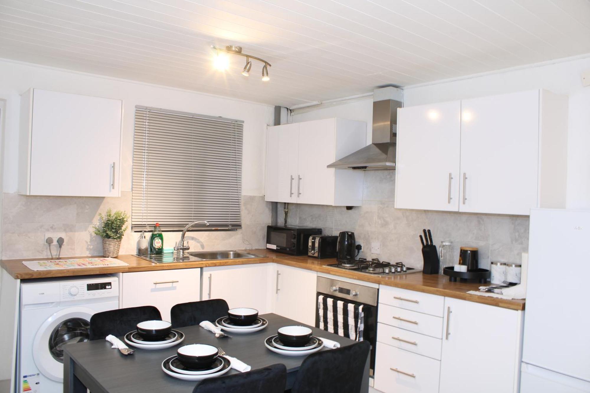F2S Serviced Apartments 2Bedroom Terrace House With Free Wifi Netflix Suitable For Contractors Walking Distance To Train Station Derby Zewnętrze zdjęcie