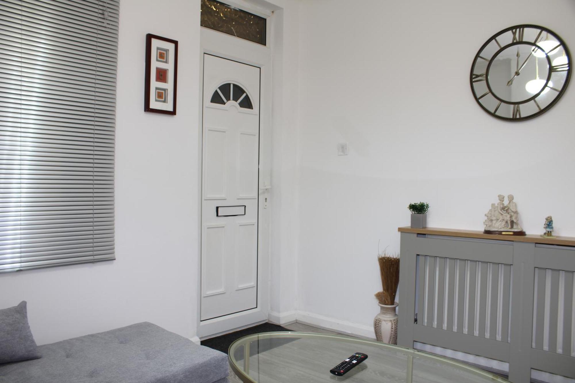 F2S Serviced Apartments 2Bedroom Terrace House With Free Wifi Netflix Suitable For Contractors Walking Distance To Train Station Derby Zewnętrze zdjęcie