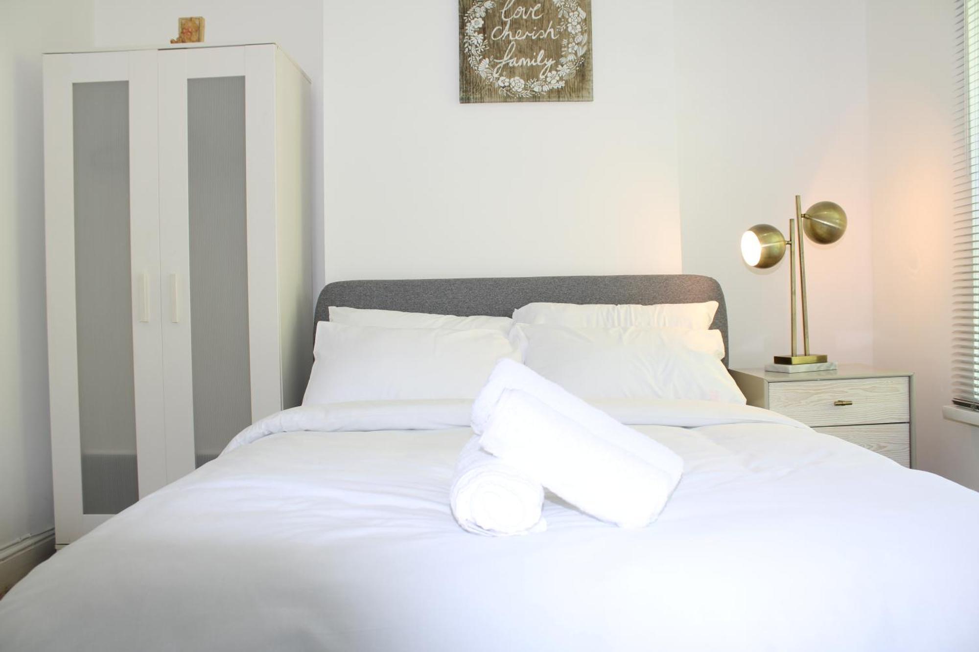 F2S Serviced Apartments 2Bedroom Terrace House With Free Wifi Netflix Suitable For Contractors Walking Distance To Train Station Derby Zewnętrze zdjęcie