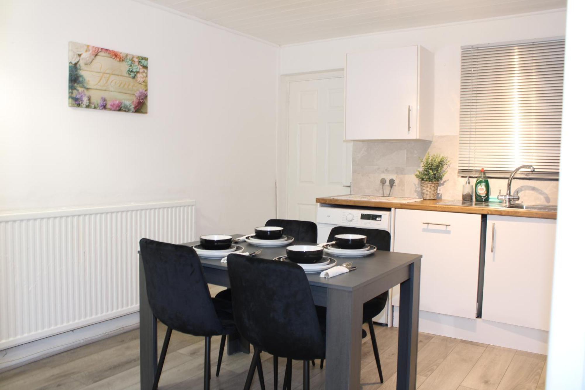 F2S Serviced Apartments 2Bedroom Terrace House With Free Wifi Netflix Suitable For Contractors Walking Distance To Train Station Derby Zewnętrze zdjęcie