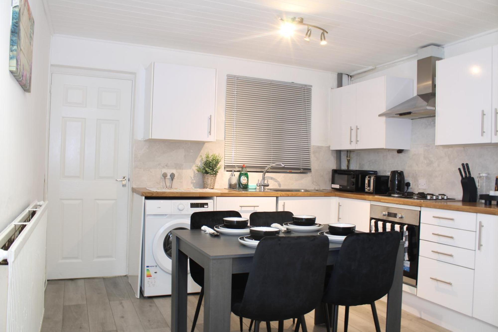 F2S Serviced Apartments 2Bedroom Terrace House With Free Wifi Netflix Suitable For Contractors Walking Distance To Train Station Derby Zewnętrze zdjęcie